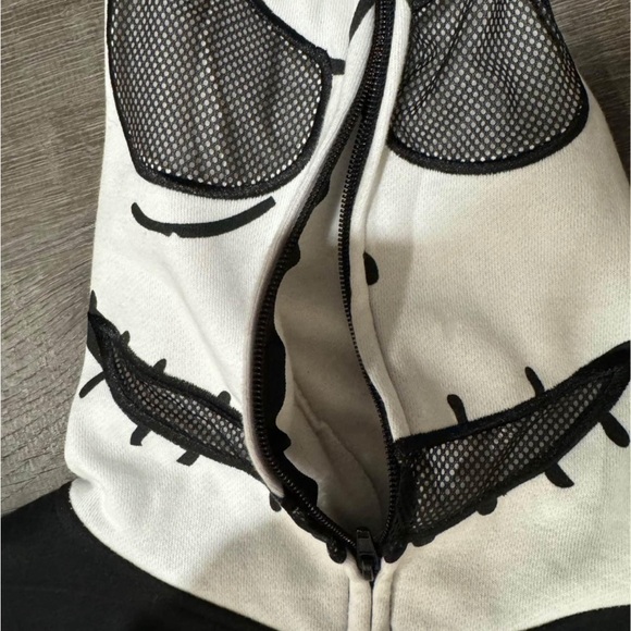 NEW Disney Black and White Adult M Sweater - Picture 8 of 8